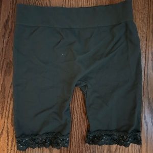 Knit Biker shorts - lace trim